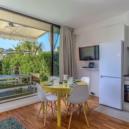 Feels Like Charming Flats Alvor